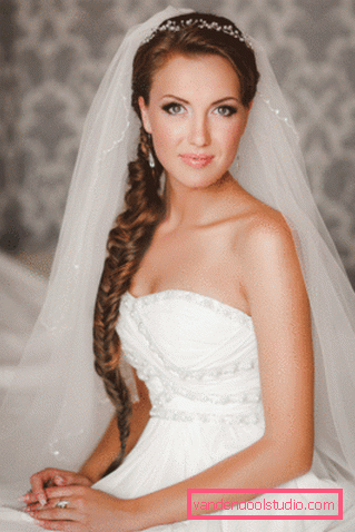 Wedding hairstyles with a veil on medium