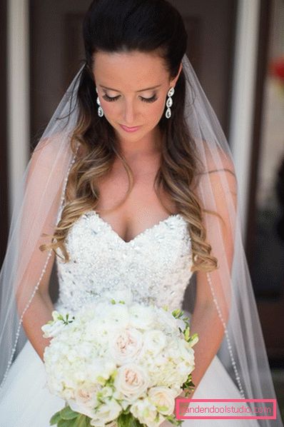 Wedding hairstyles with a veil on average