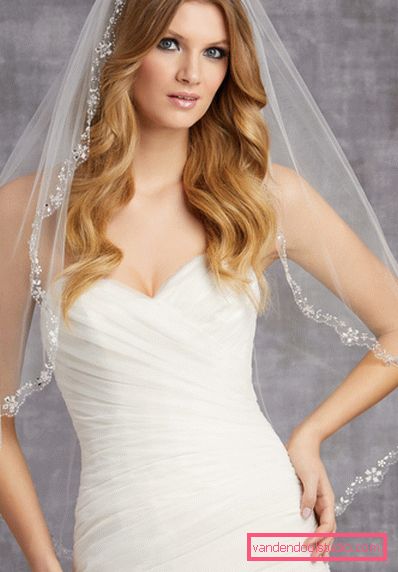 Wedding hairstyles with a veil on average