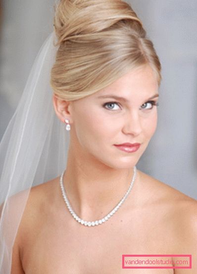 Wedding hairstyles with a veil on average