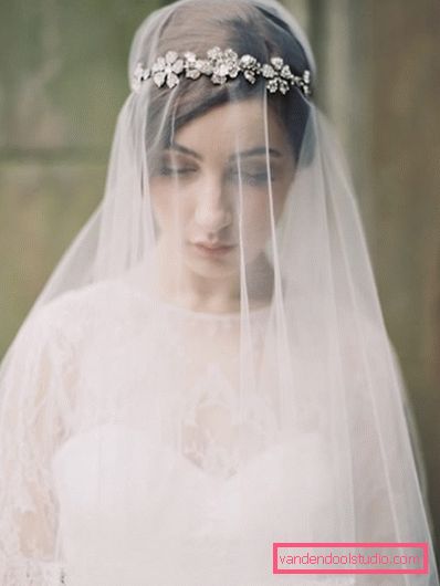 Wedding hairstyles with a veil on medium
