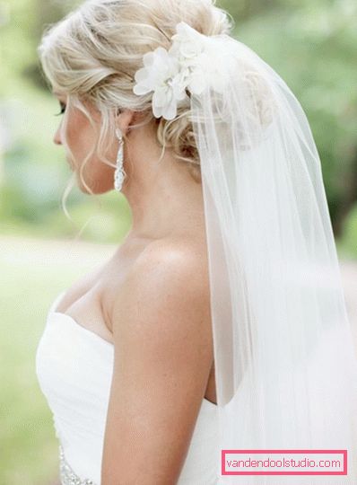 Wedding hairstyles with a veil on medium