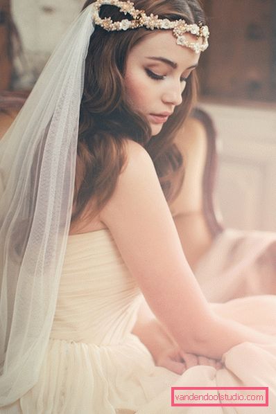 Wedding hairstyles with a veil on average