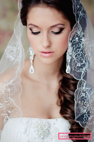 Wedding hairstyles with a veil on medium