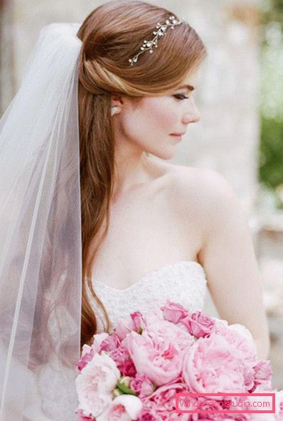Wedding hairstyles with a veil on medium