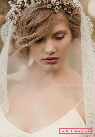 Wedding hairstyles with a veil on medium