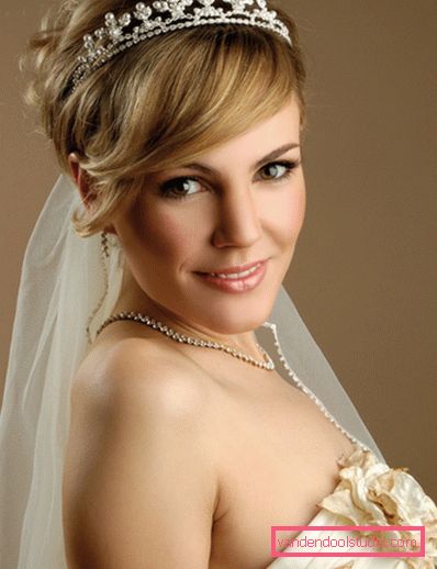 Wedding hairstyles with a veil on medium