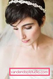 Wedding hairstyles with a veil on medium