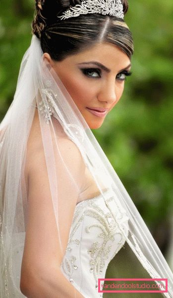 Wedding hairstyles with a veil on medium