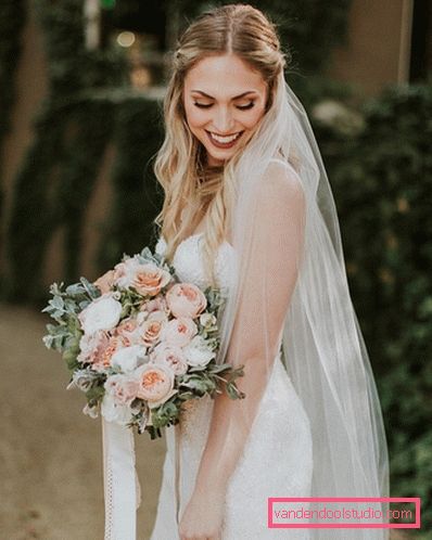 Wedding hairstyles with a veil on medium