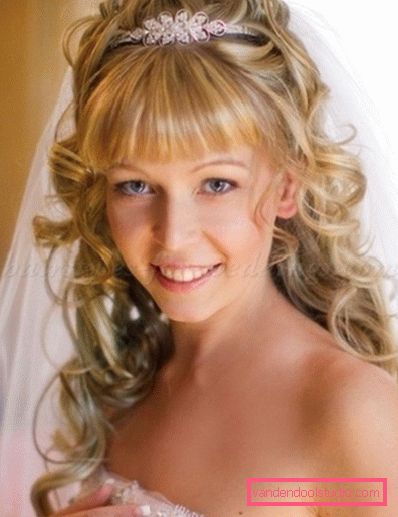Wedding hairstyles with a veil on medium