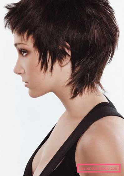Types of haircuts Cascade on short hair with bangs and without it