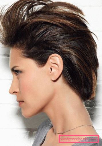 Types of haircuts Cascade on short hair with bangs and without it