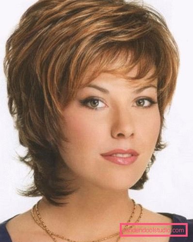 Types of haircuts Cascade on short hair with bangs and without it