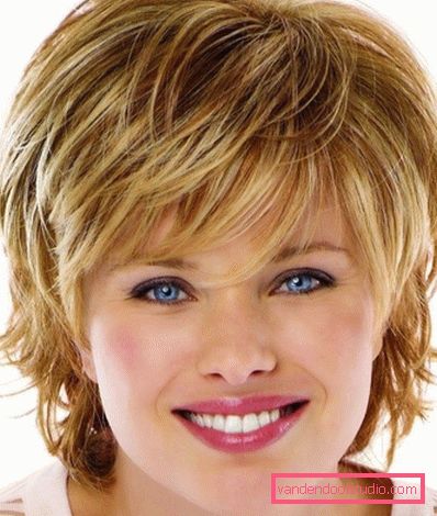 Types of haircuts Cascade on short hair with bangs and without it