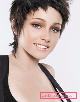 Types of haircuts Cascade on short hair with bangs and without it