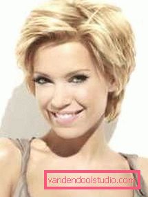 Types of haircuts Cascade on short hair with bangs and without it