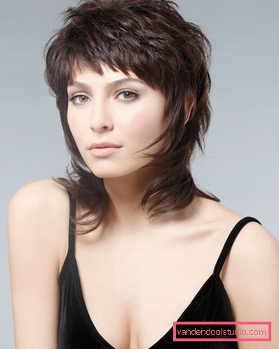 Types of haircuts Cascade on short hair with bangs and without it