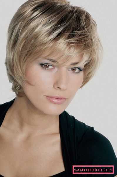 Types of haircuts Cascade on short hair with bangs and without it