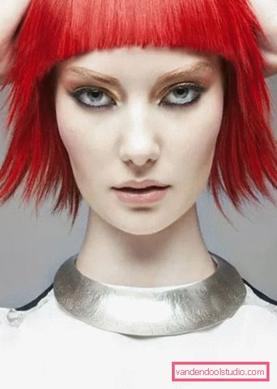 Bright and creative haircuts for medium hair length