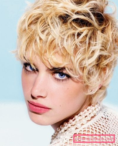 Short haircuts for curly hair Women's short haircuts for curly hair