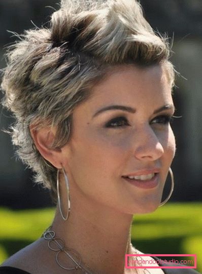 Short haircuts for curly hair Women's short haircuts for curly hair