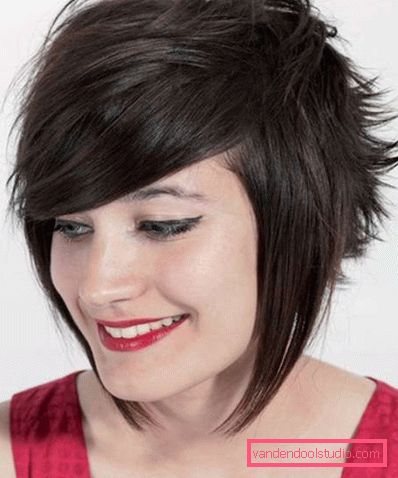 Women's haircuts for medium hair without styling