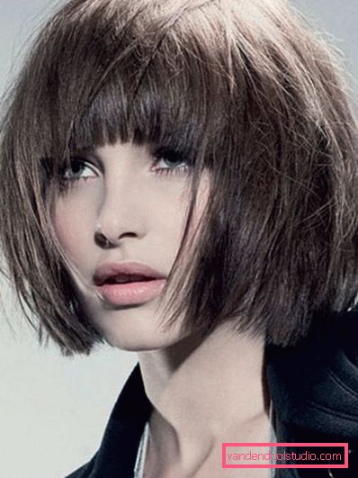 Women's haircuts for medium hair without styling