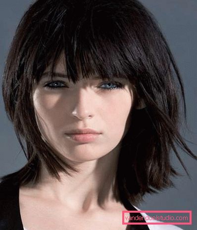 Women's haircuts for medium hair without styling