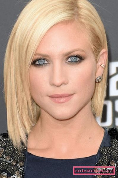 Women's haircuts for medium hair without styling