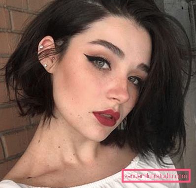 Women's haircuts for medium hair without a bang 2019 - photo