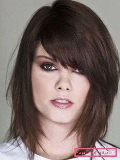 Women's haircuts for medium hair without styling