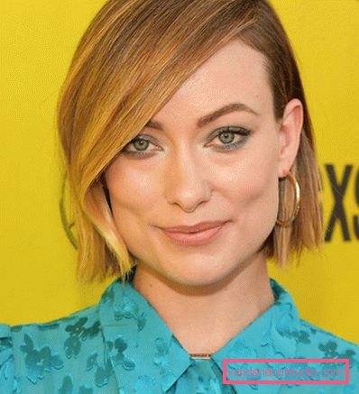 Women's haircuts for medium hair without a bang 2019 - photo