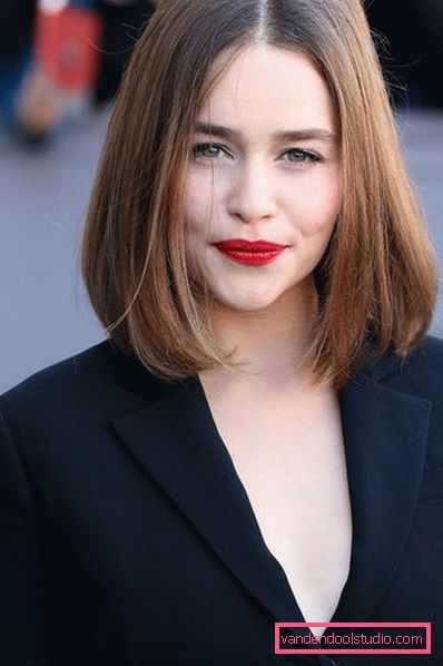 Women's haircuts for medium hair without a bang 2019 - photo