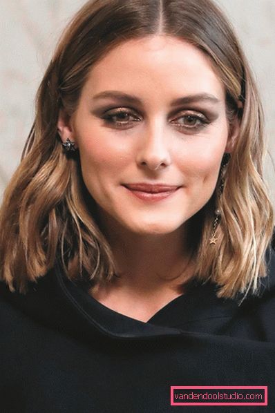 Women's haircuts for medium hair without a bang 2019 - photo