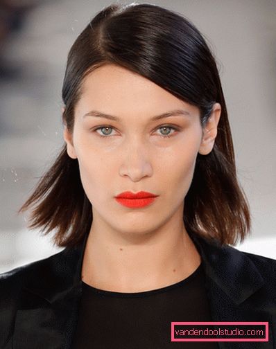 Women's haircuts for medium hair without a bang 2019 - photo