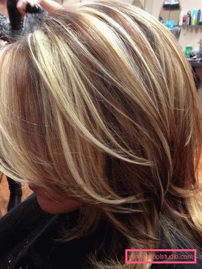 Women's haircuts for medium hair without a bang 2019 - photo
